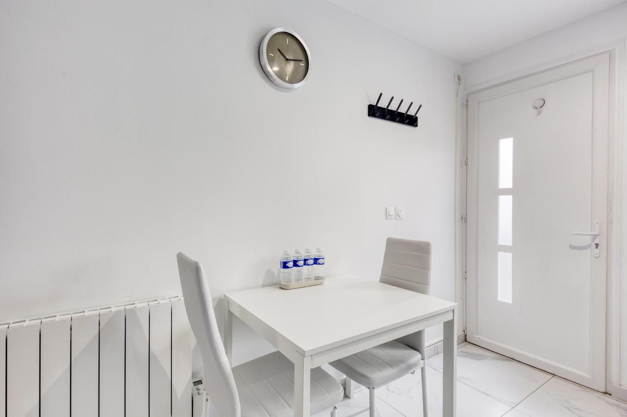 Appartement - 4 Personnes - Parking Prive - Metro 7 - Rer B La Courneuve Exteriör bild