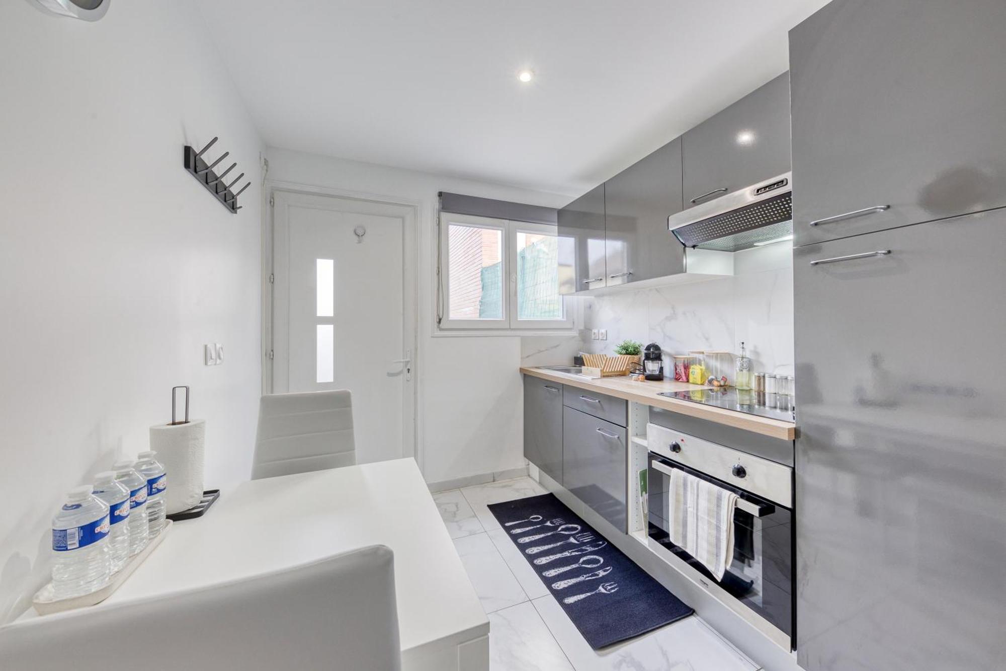 Appartement - 4 Personnes - Parking Prive - Metro 7 - Rer B La Courneuve Exteriör bild