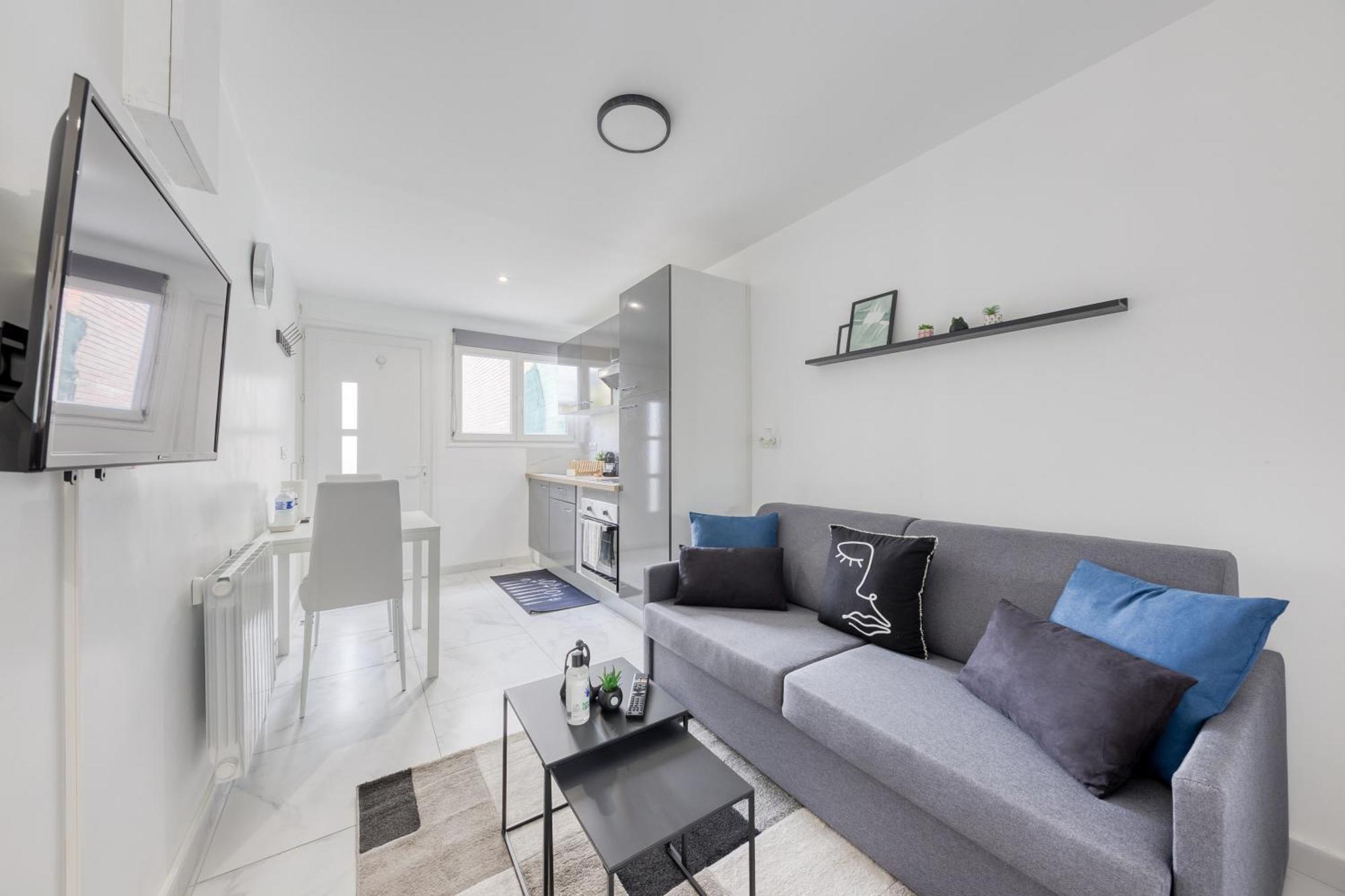 Appartement - 4 Personnes - Parking Prive - Metro 7 - Rer B La Courneuve Exteriör bild
