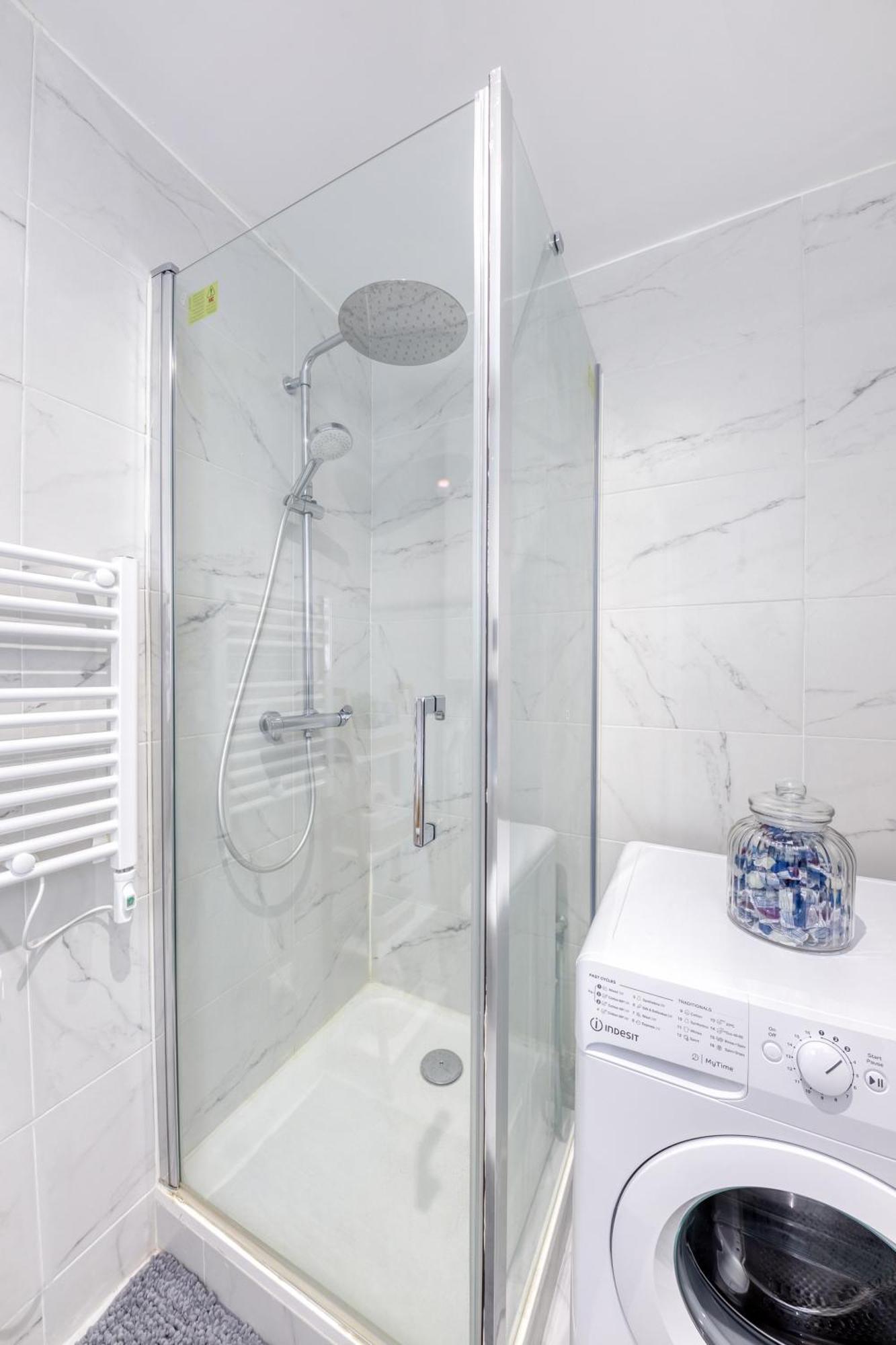 Appartement - 4 Personnes - Parking Prive - Metro 7 - Rer B La Courneuve Exteriör bild