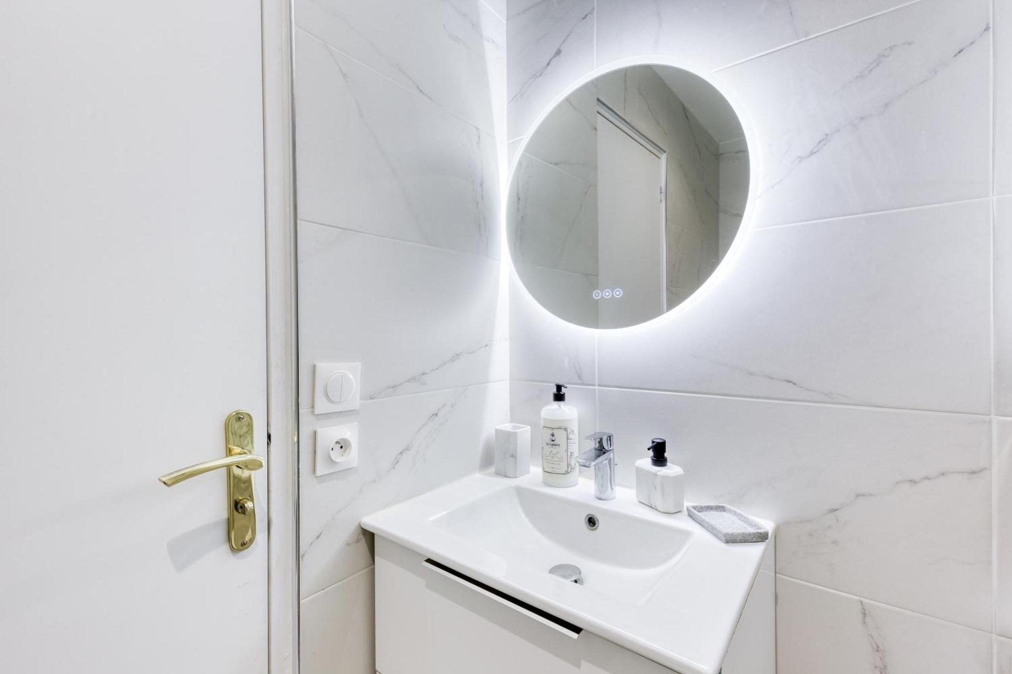 Appartement - 4 Personnes - Parking Prive - Metro 7 - Rer B La Courneuve Exteriör bild
